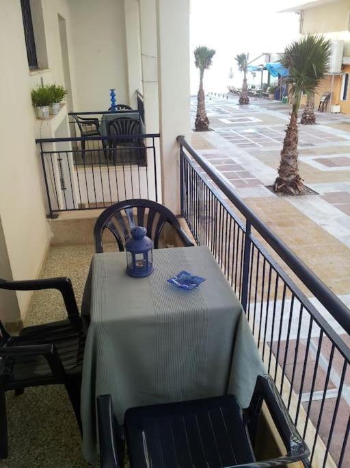 Cozy Seaside Apartment Loutraki Exteriör bild