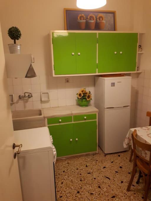 Cozy Seaside Apartment Loutraki Exteriör bild