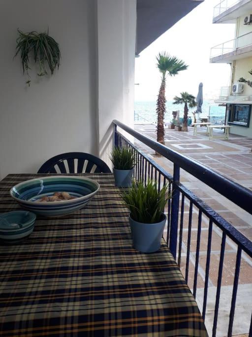 Cozy Seaside Apartment Loutraki Exteriör bild
